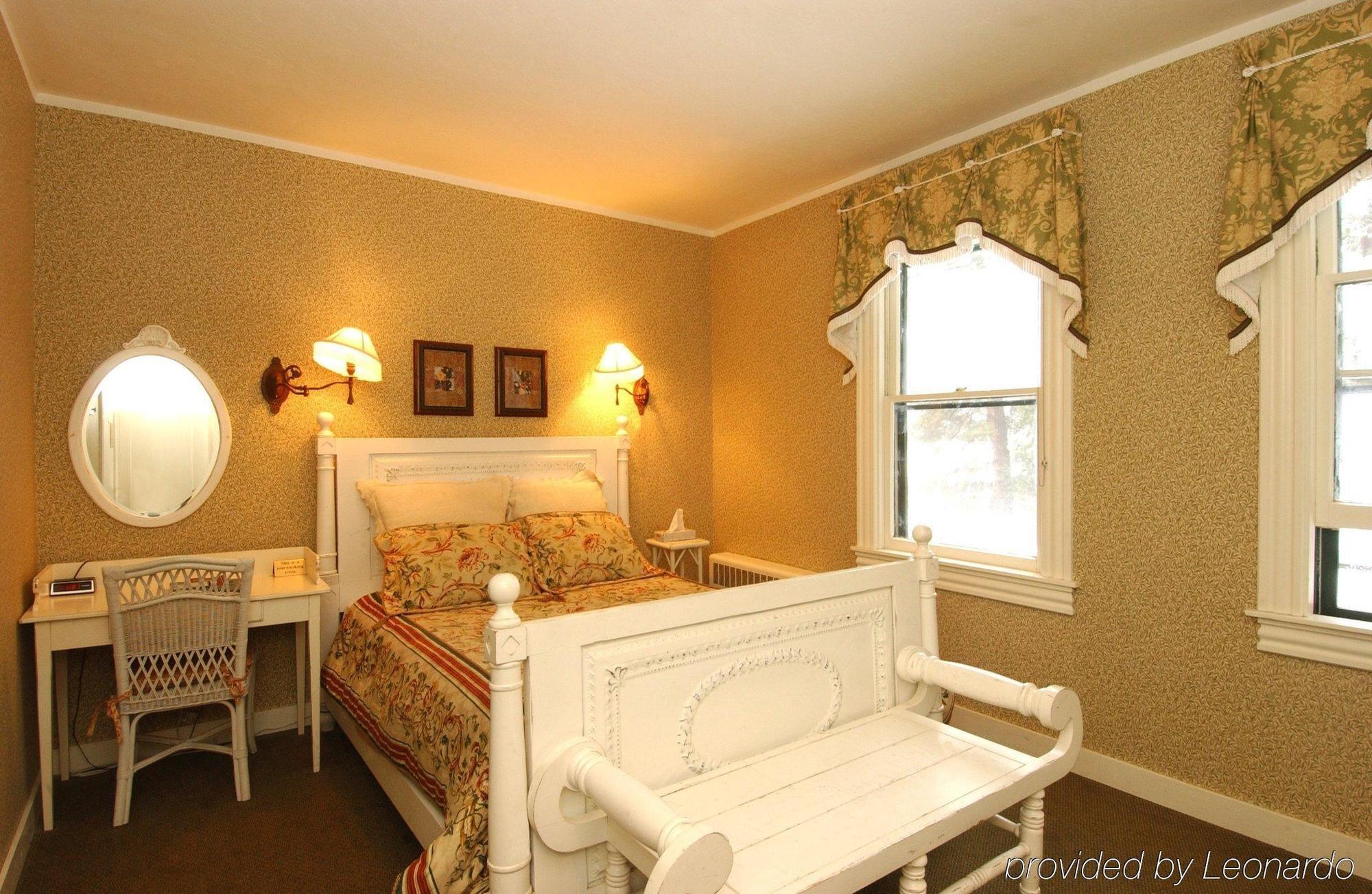 Wawona Hotel Room photo